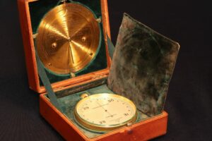 Image of Negretti & Zambra Forecasting Aneroid No 9071 c1920 in case with brass forecaster and velvet covered pad