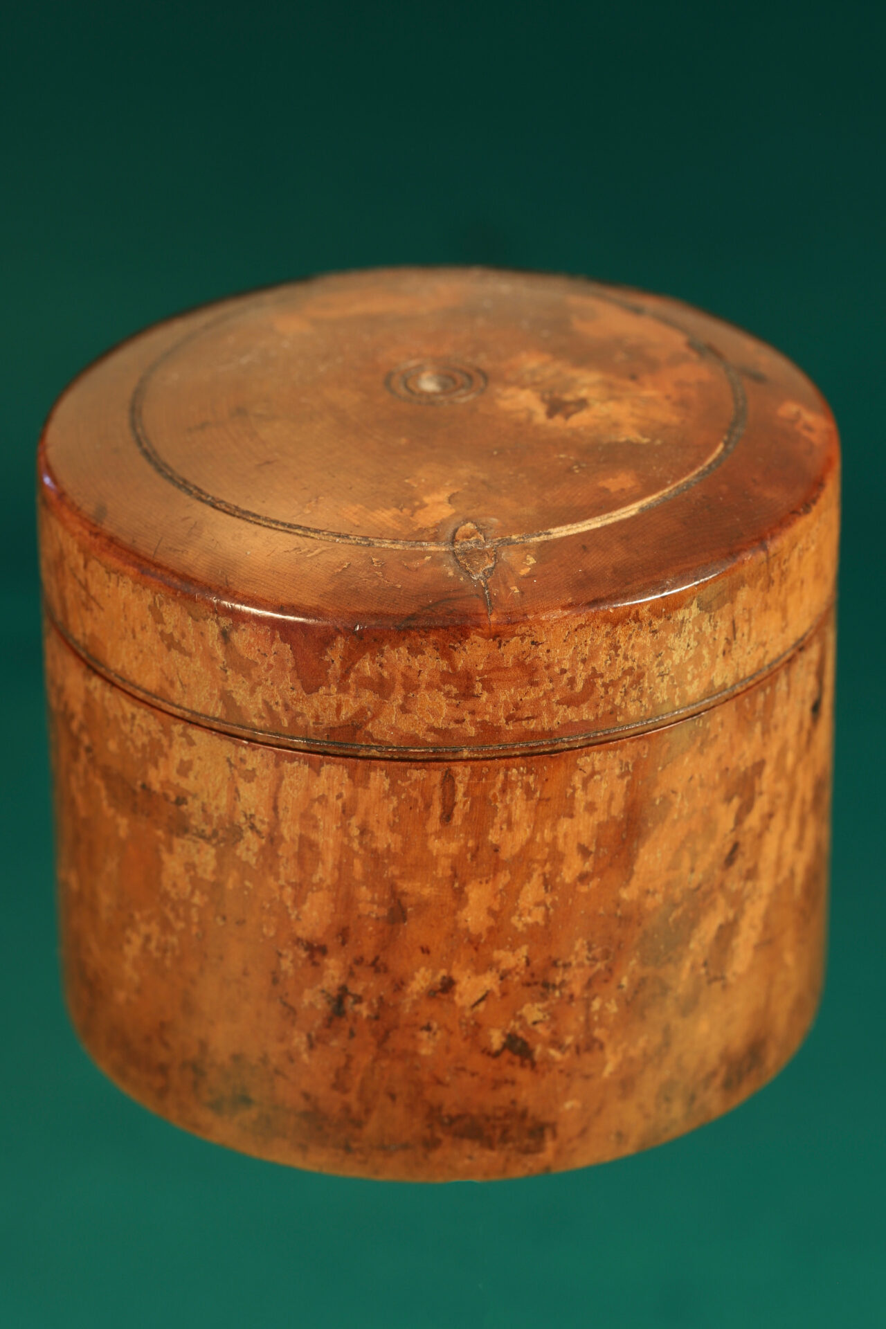 Close up of wooden box for Gregory & Wright Gimballed Mariners Compass c1785
